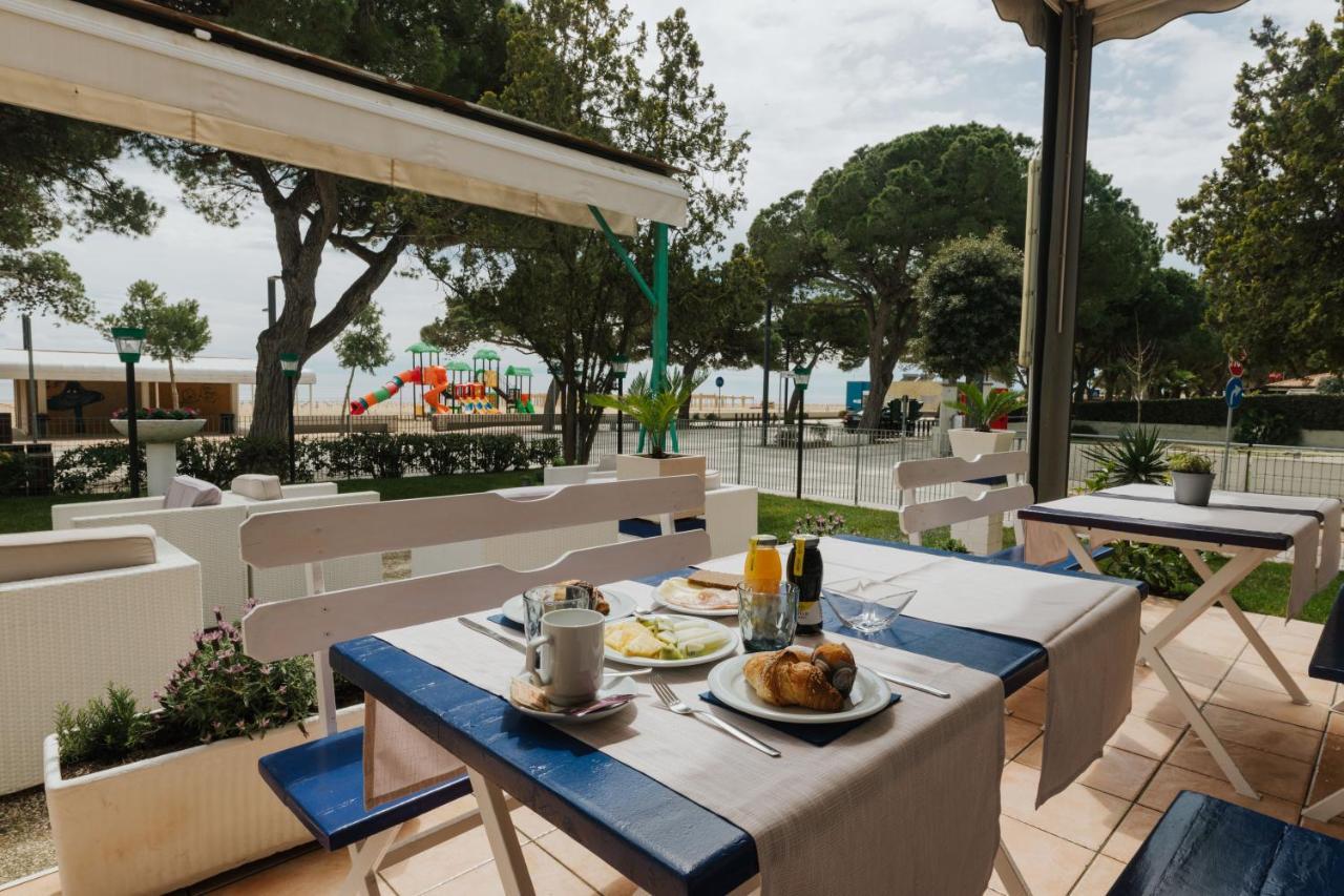 Hotel Villa Franca Lignano Sabbiadoro Exterior foto