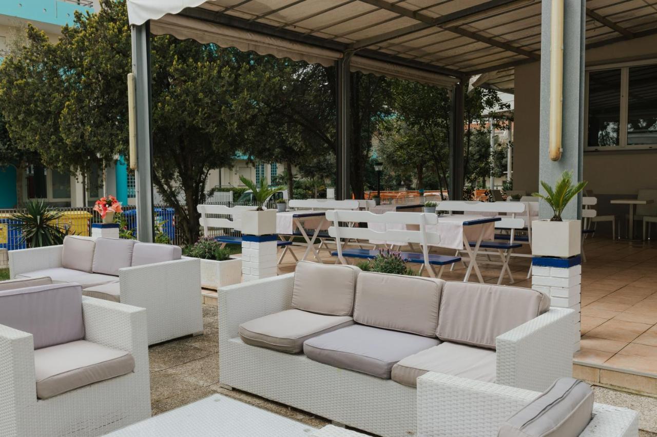 Hotel Villa Franca Lignano Sabbiadoro Exterior foto