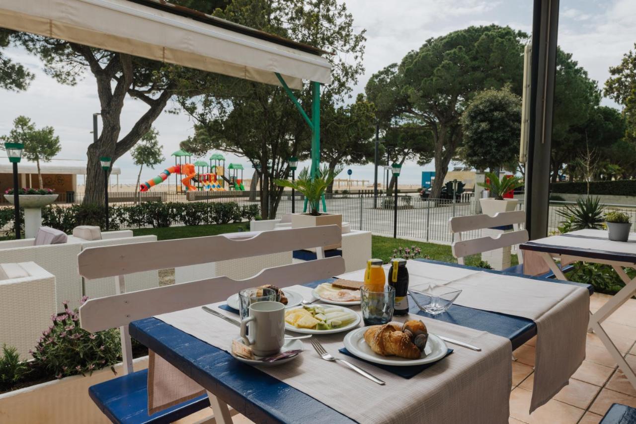Hotel Villa Franca Lignano Sabbiadoro Exterior foto