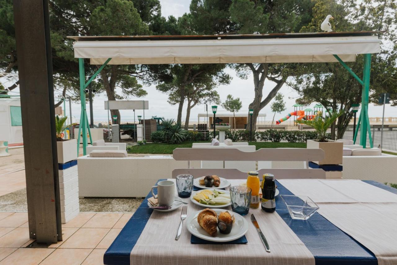 Hotel Villa Franca Lignano Sabbiadoro Exterior foto
