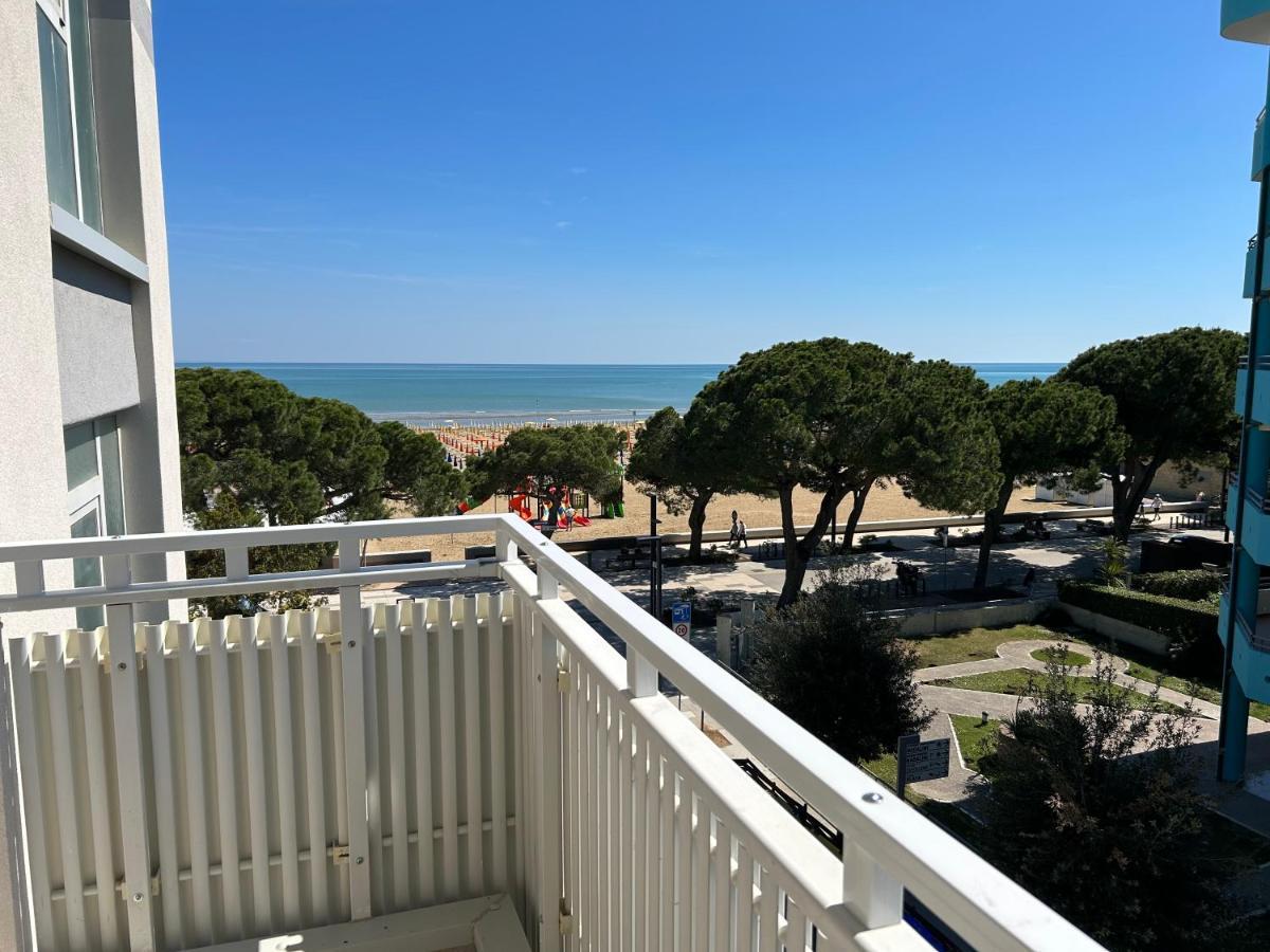 Hotel Villa Franca Lignano Sabbiadoro Exterior foto