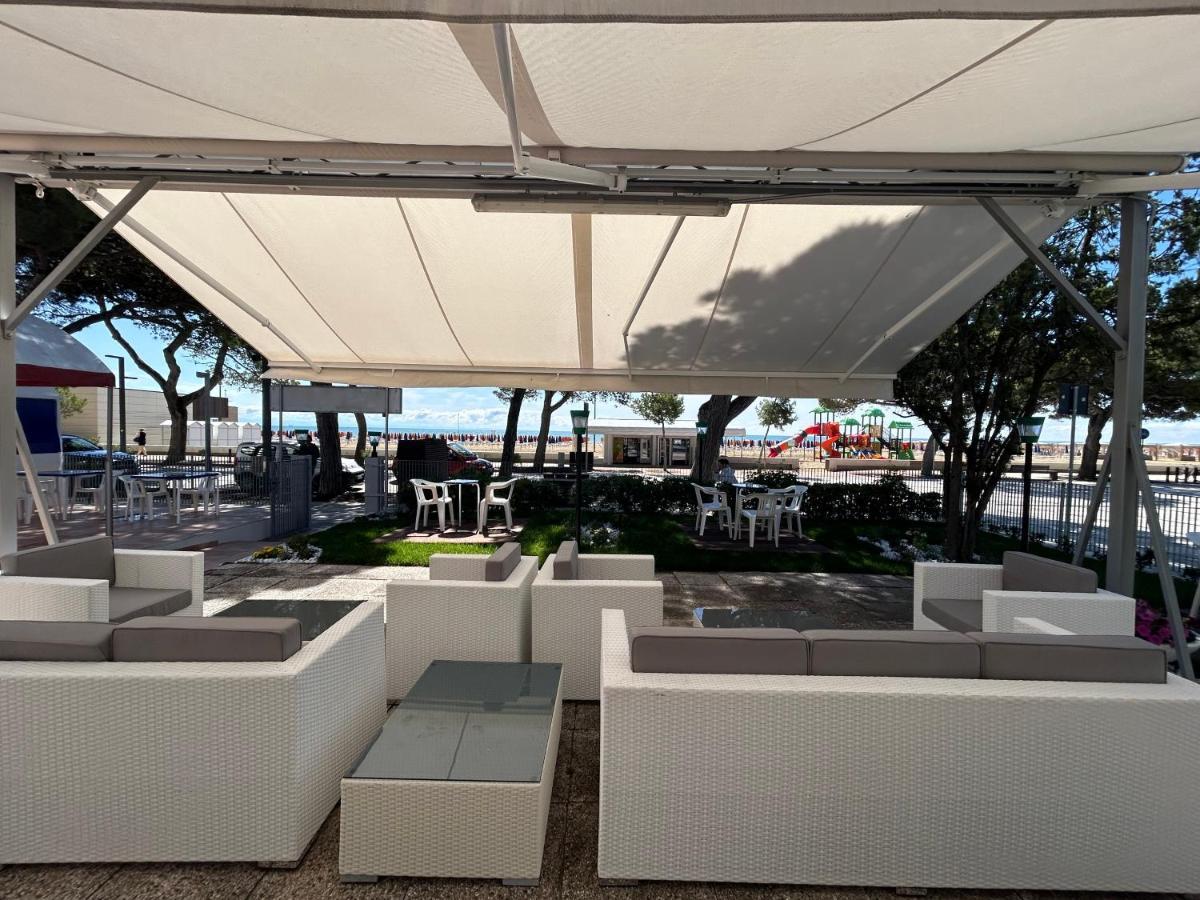 Hotel Villa Franca Lignano Sabbiadoro Exterior foto
