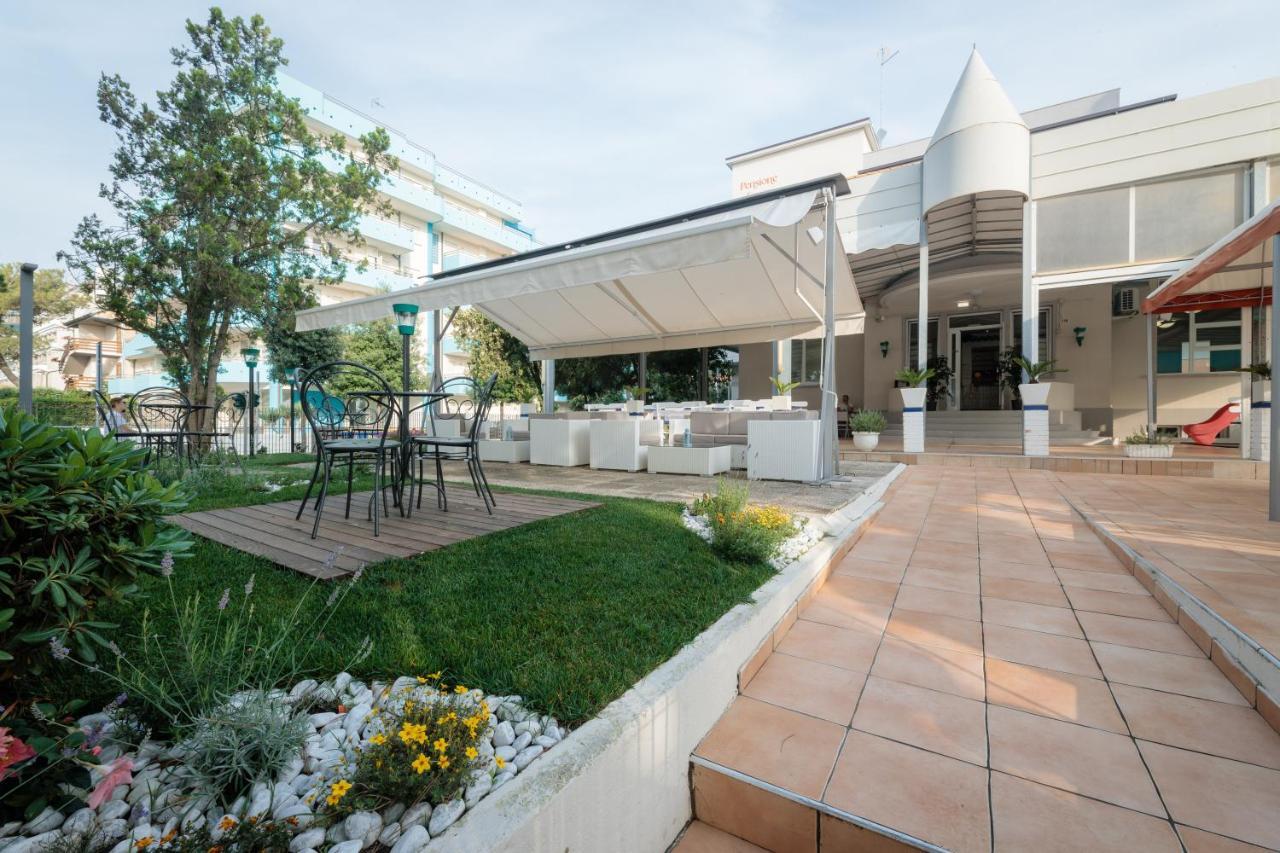 Hotel Villa Franca Lignano Sabbiadoro Exterior foto